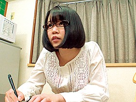 地味でオタクなメガネ女子が来たので面接からの流れでAV撮ってみた件6 ひなた　サンプル画像07